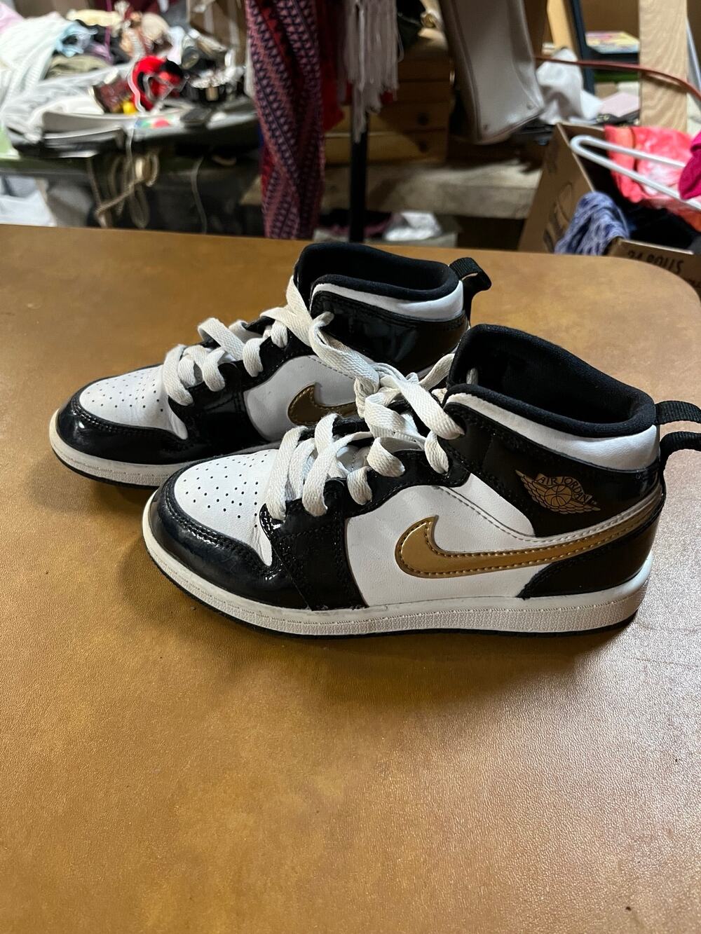 Air Jordan 1 Mid SE Black Metallic Gold Kids Size 1Y BQ6932-007